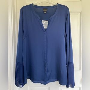 New with some tags Deep blue flutter sleeve blouse by Worthington size XL